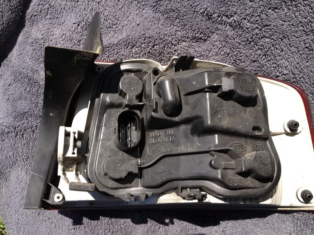 DIY Tail Light Bulb Replacement (B7 A4)